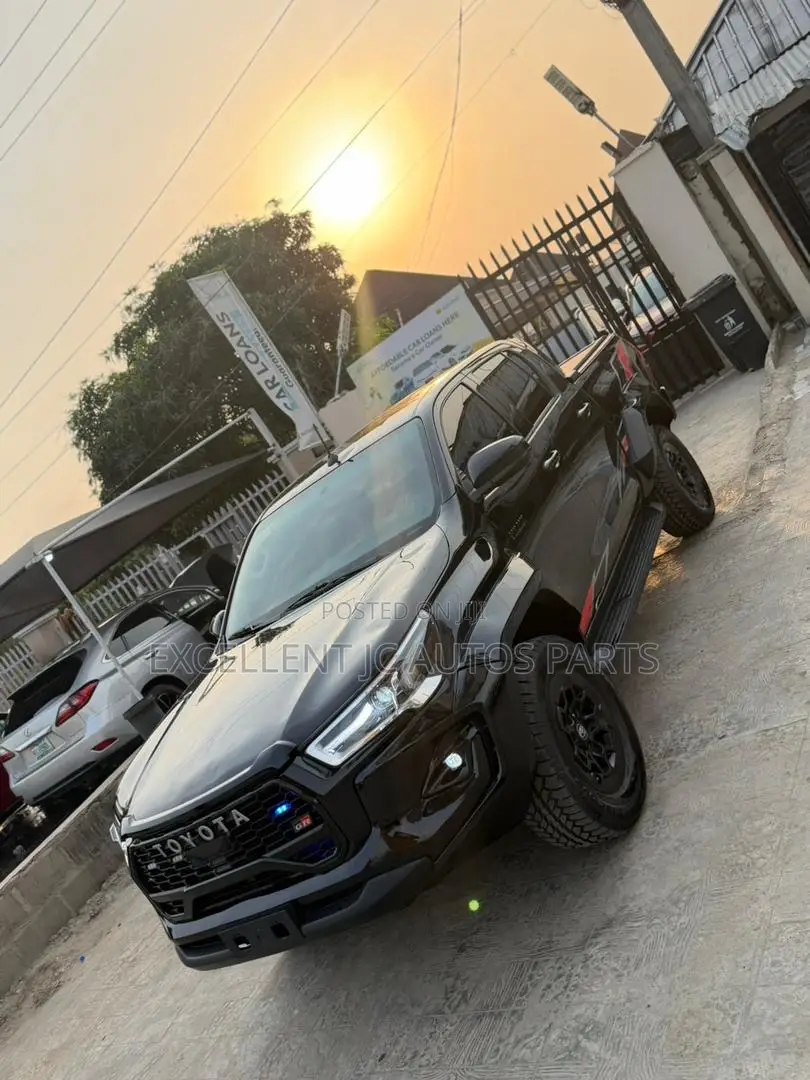 Toyota Hilux 2021 Black
