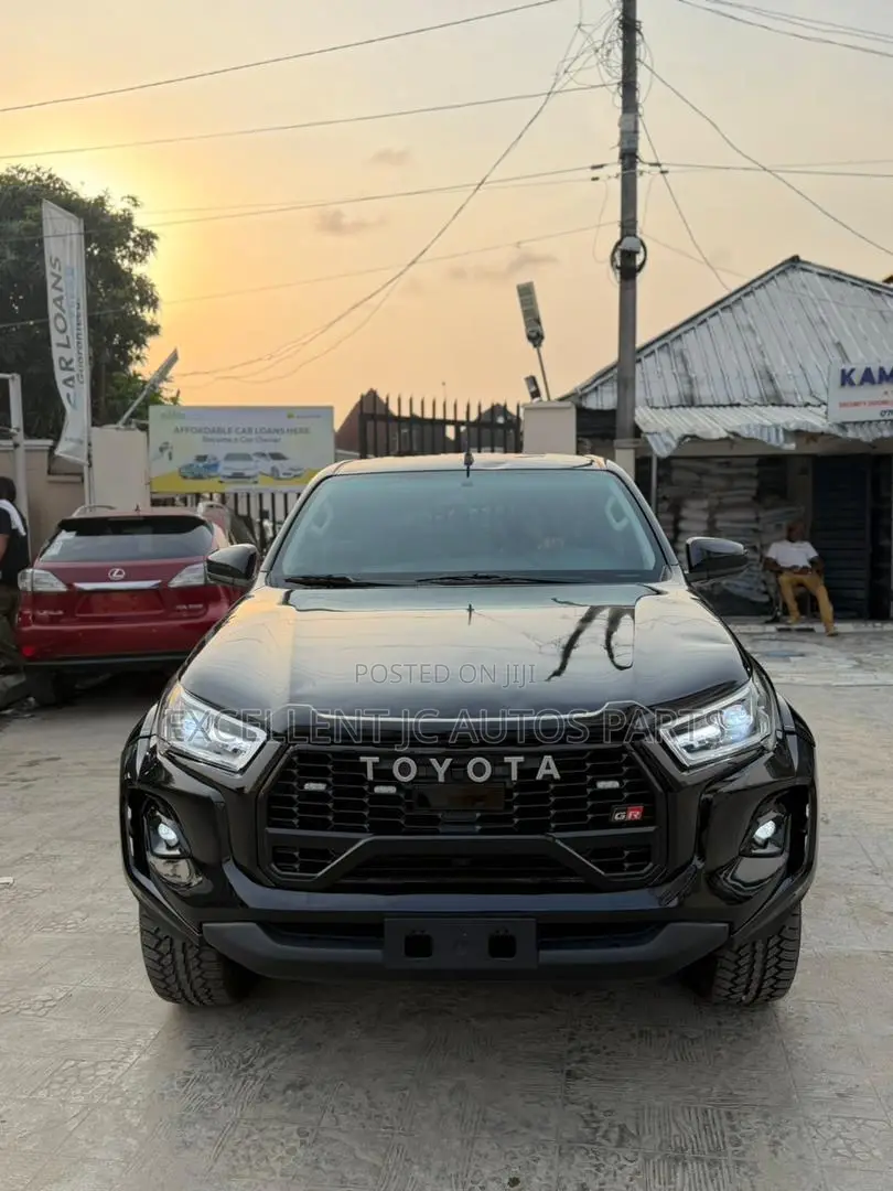 Toyota Hilux 2021 Black