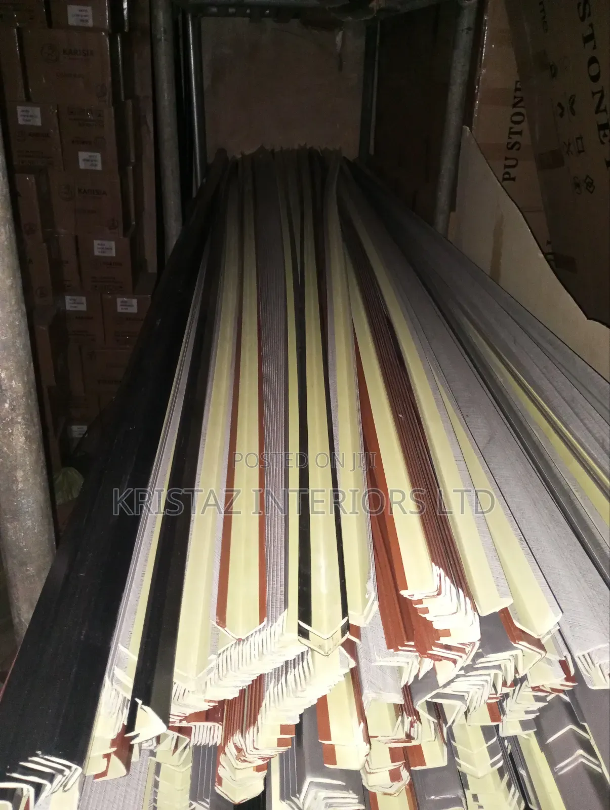 Angle for Fluted Panel