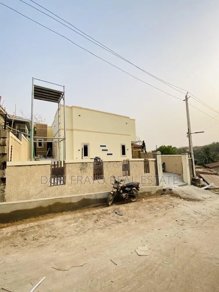 3bdrm Bungalow in Eleyele/Ologuneru Rd for sale