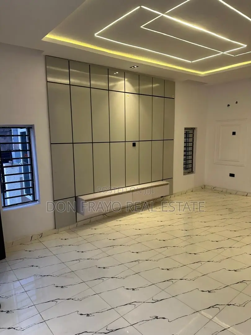 3bdrm Bungalow in Eleyele/Ologuneru Rd for sale