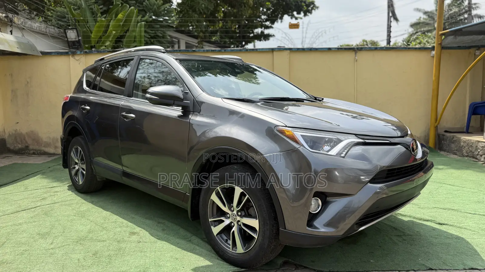 Toyota RAV4 XLE 4dr SUV AWD (2.5L 4cyl 6A) 2018 Gray
