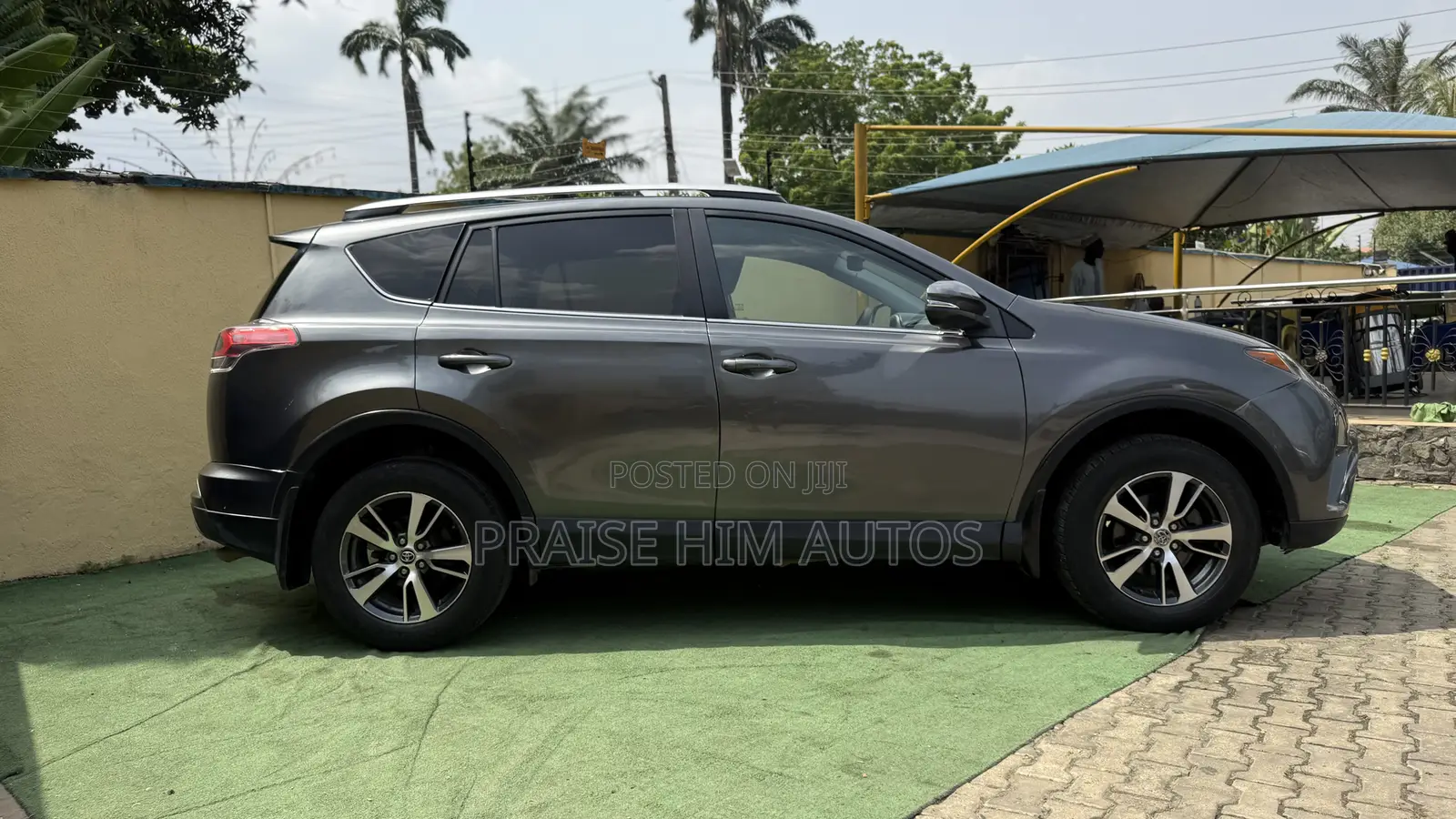 Toyota RAV4 XLE 4dr SUV AWD (2.5L 4cyl 6A) 2018 Gray