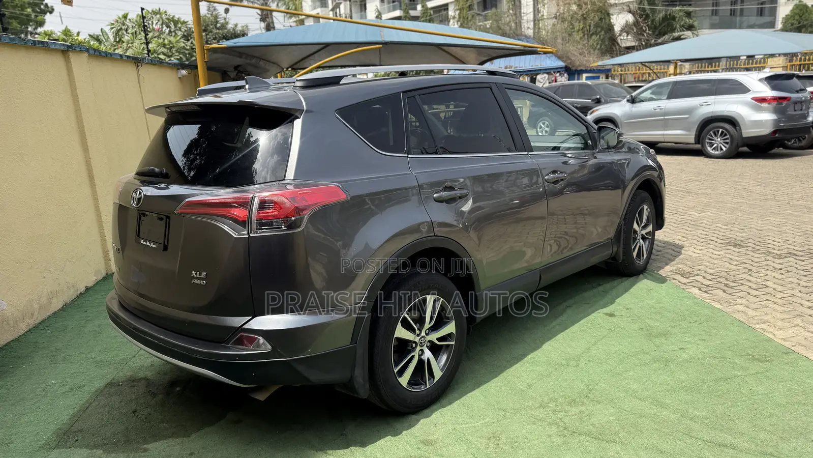 Toyota RAV4 XLE 4dr SUV AWD (2.5L 4cyl 6A) 2018 Gray