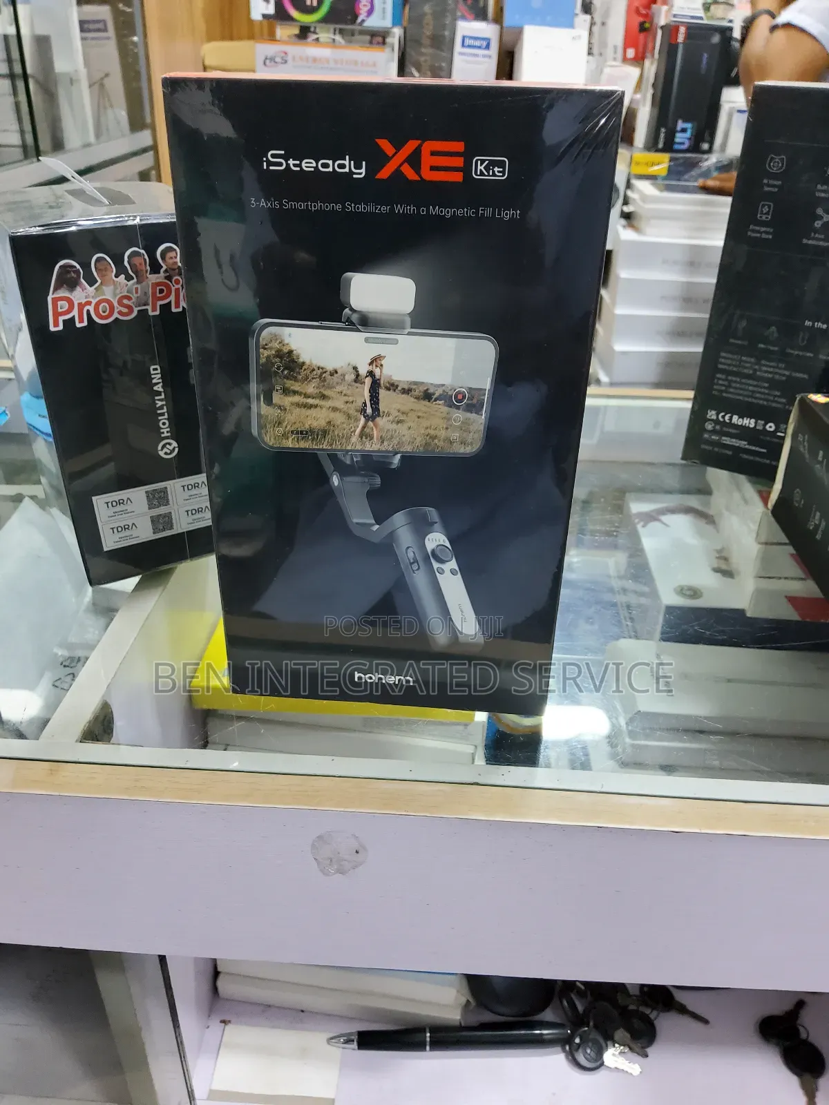 Isteady Xe Kit Ult 3-Axis Smartphone Stabilizer With a Magnetic Light