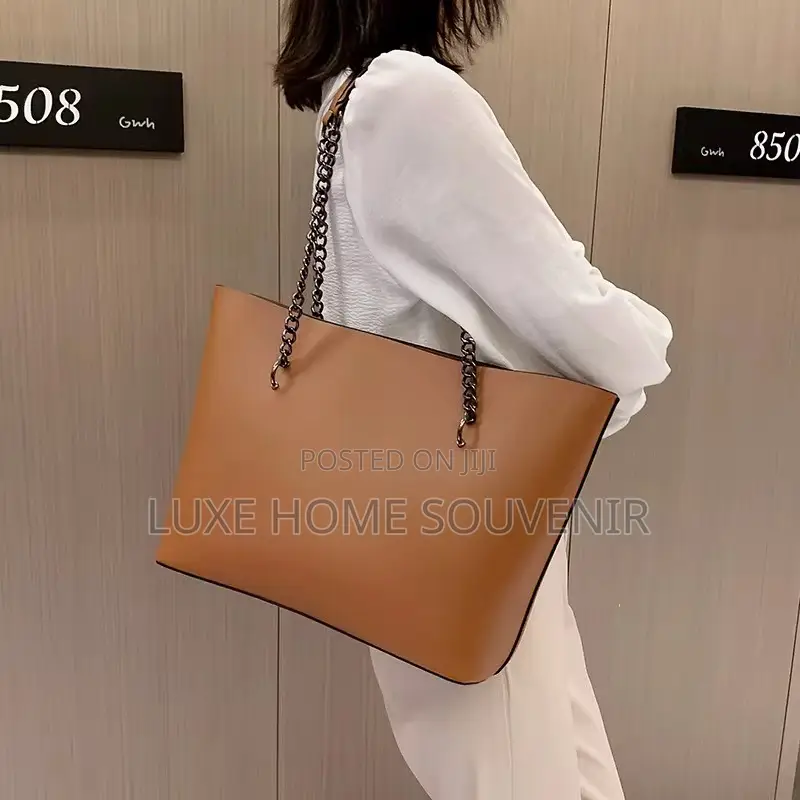 Tote Bag With Chain