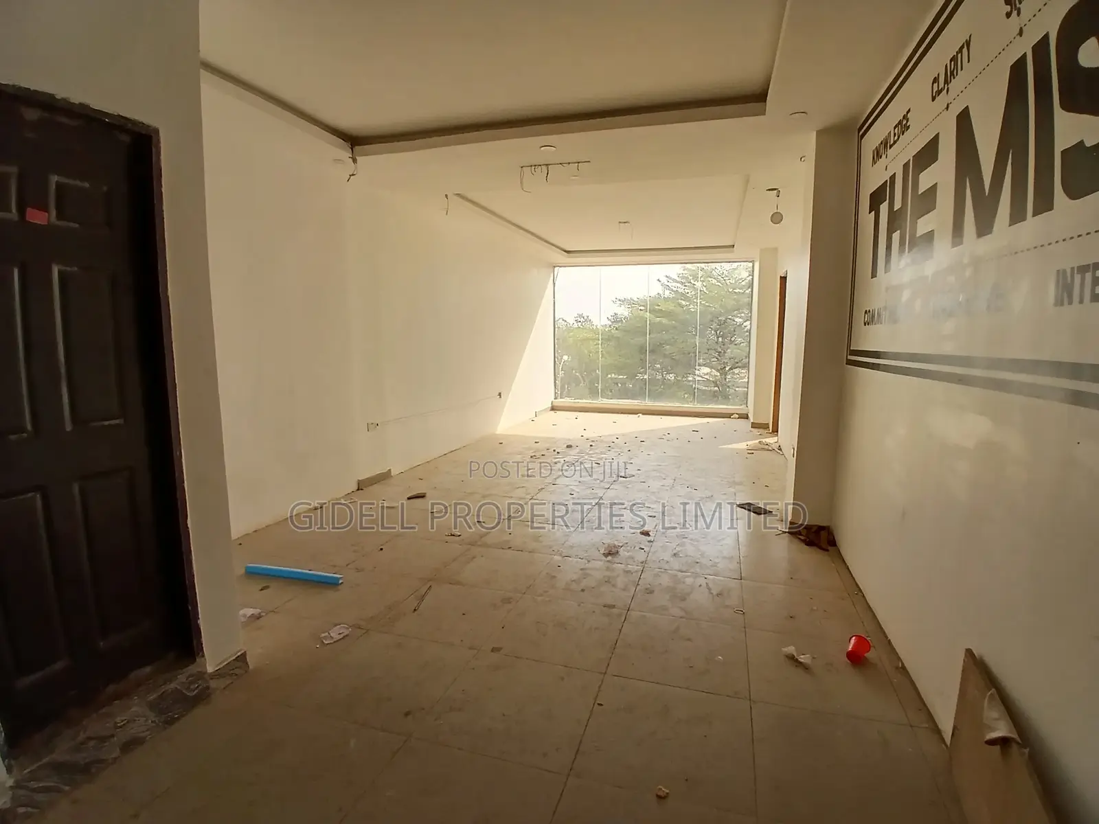 Serviced 210sqm Office / Shop Space on the Third Floor (Elevator)