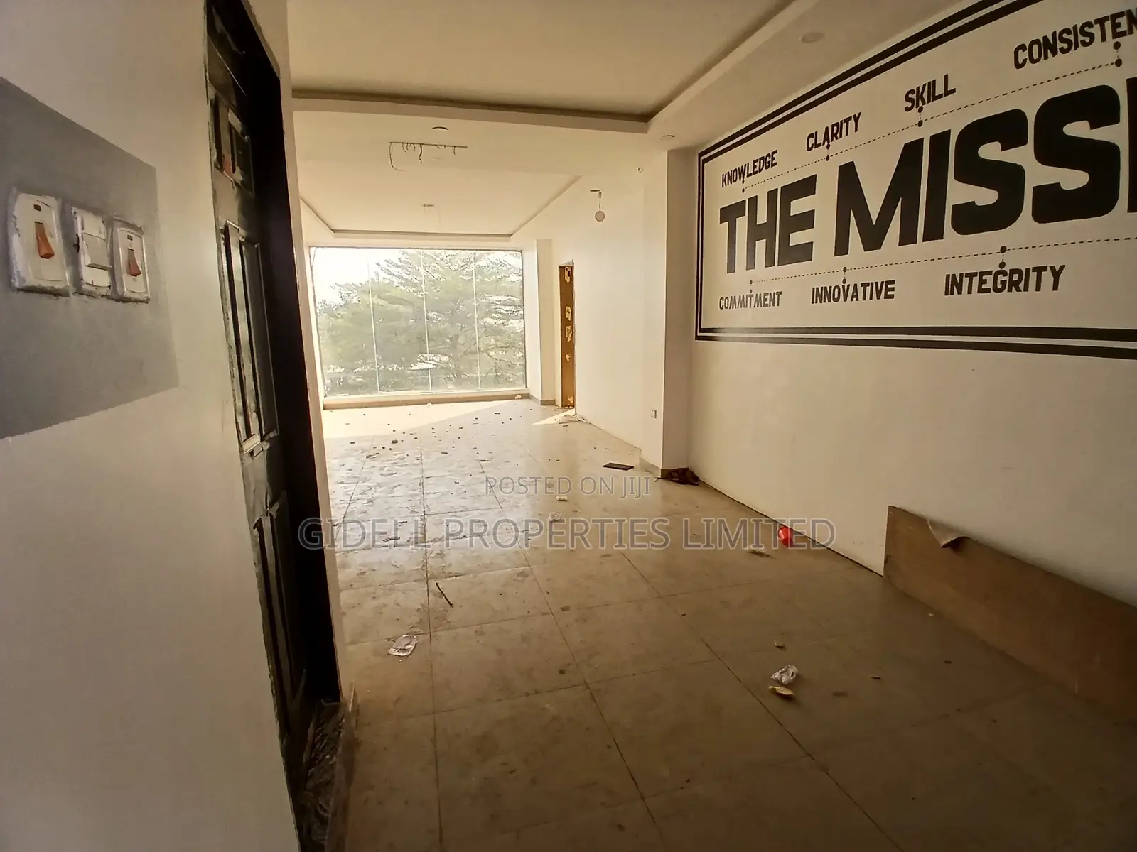 Serviced 210sqm Office / Shop Space on the Third Floor (Elevator)