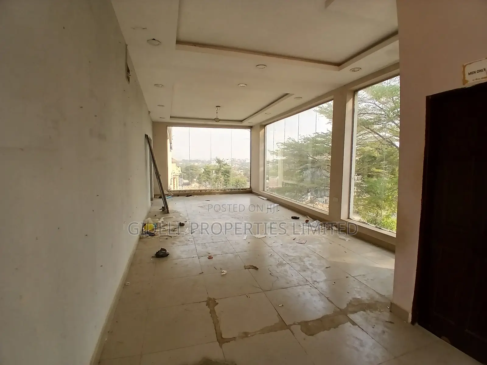 Serviced 210sqm Office / Shop Space on the Third Floor (Elevator)
