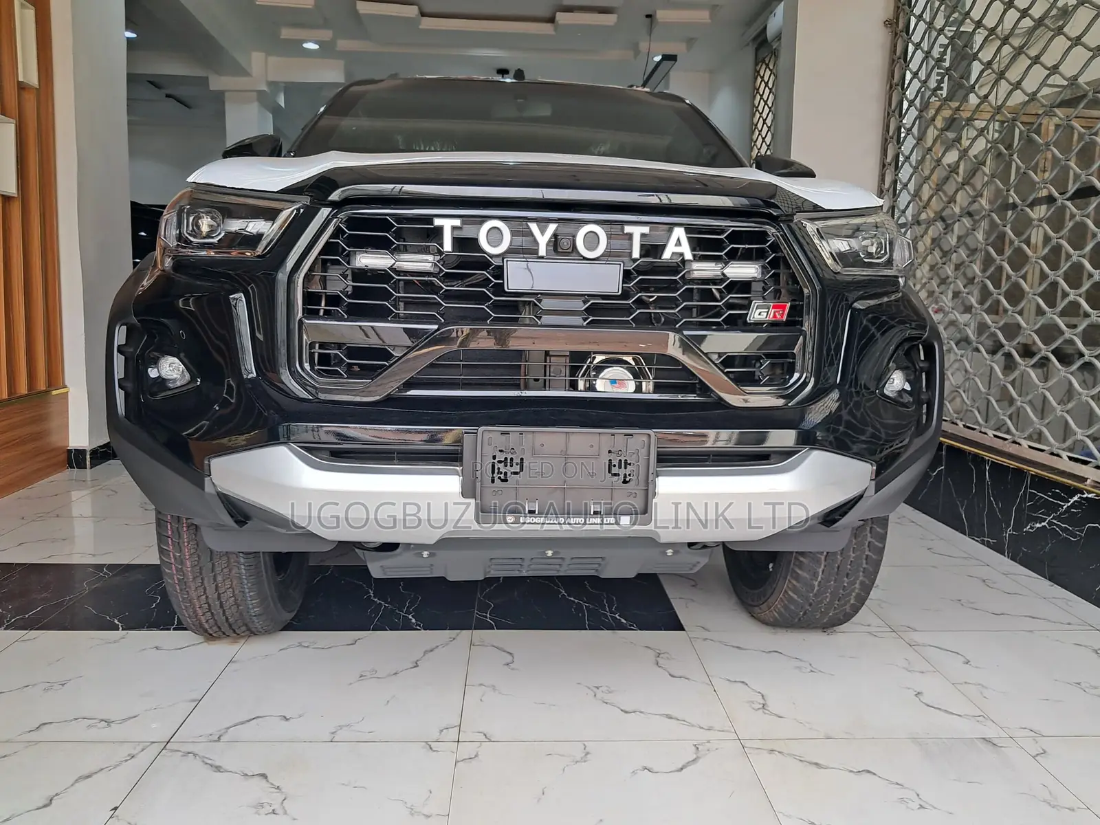 New Toyota Hilux 2025 Black