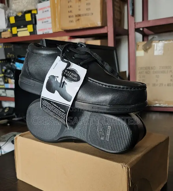 Red Wing Safety Shoe - China 42