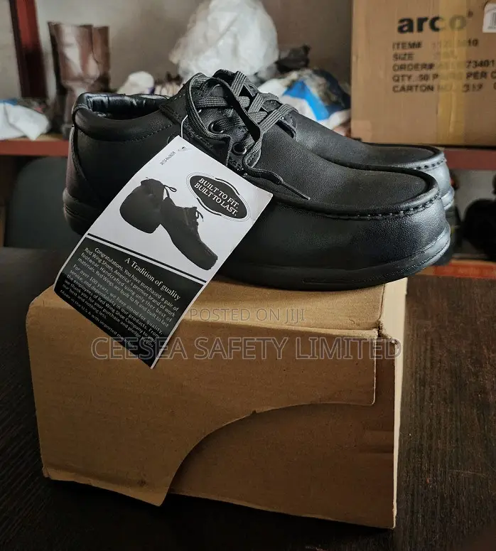 Red Wing Safety Shoe - China 42