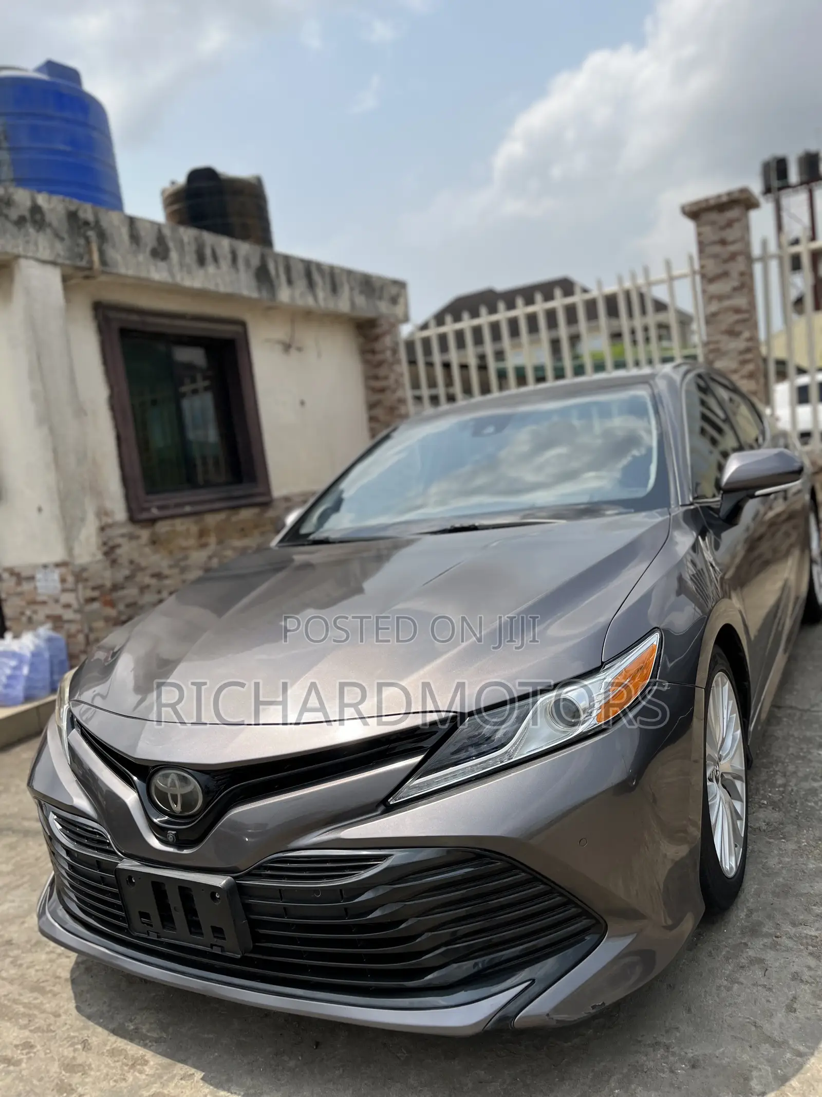 Toyota Camry XLE V6 (3.5L V6 8A) 2019 Brown