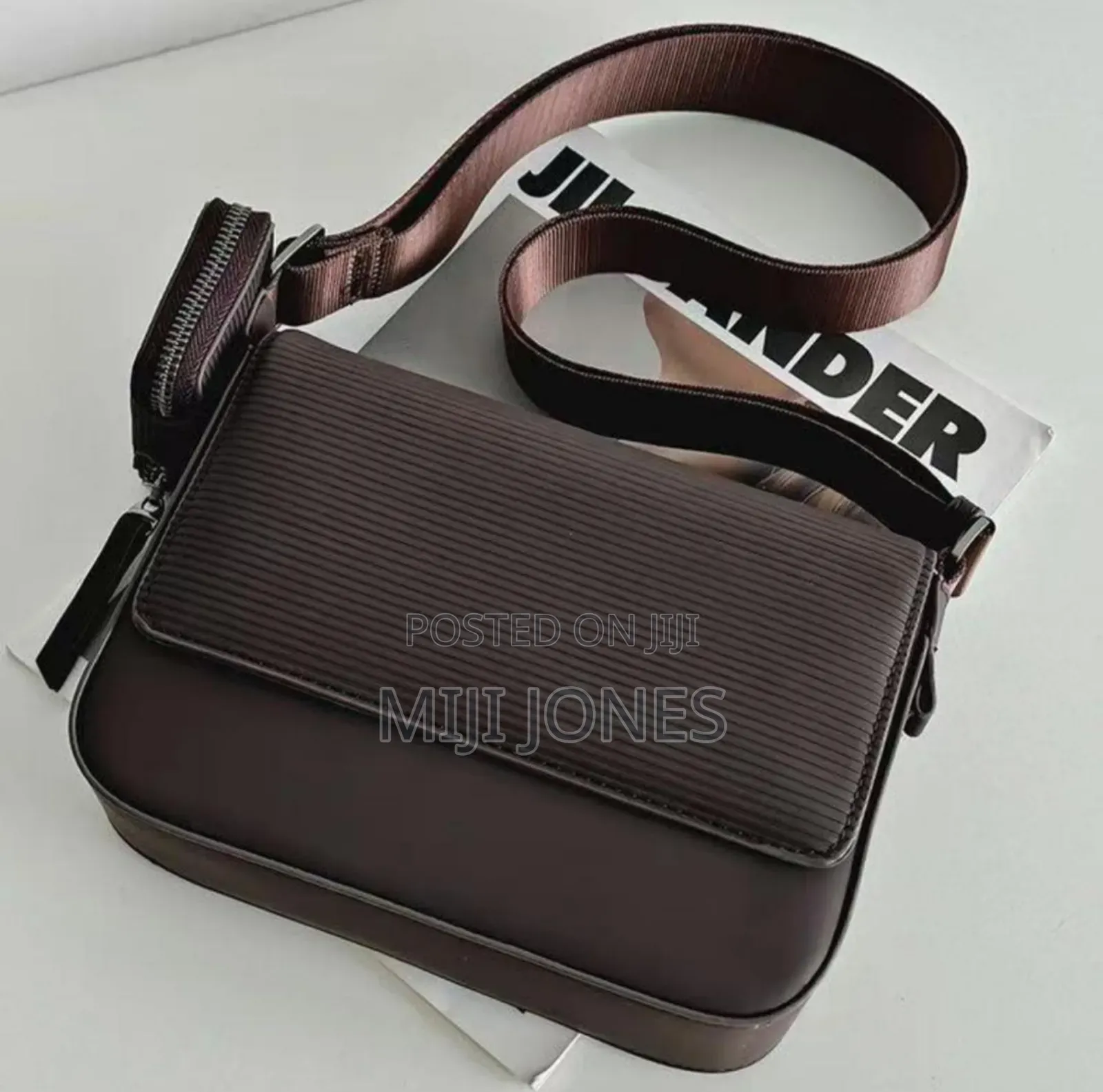 "Zara Crossbody - Chic & Compact"