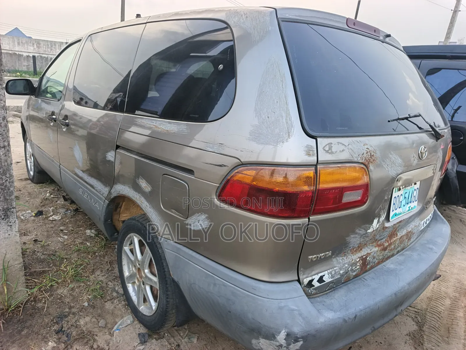 Toyota Sienna 2000 Gray