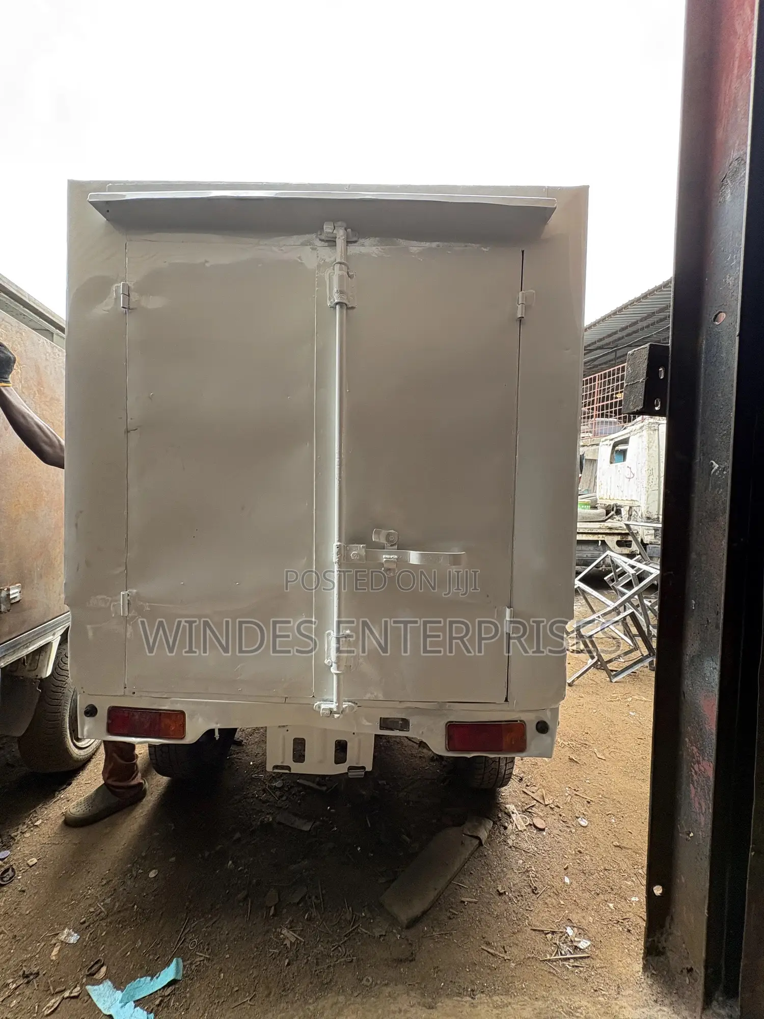 Suzuki Every Carry + Container Body