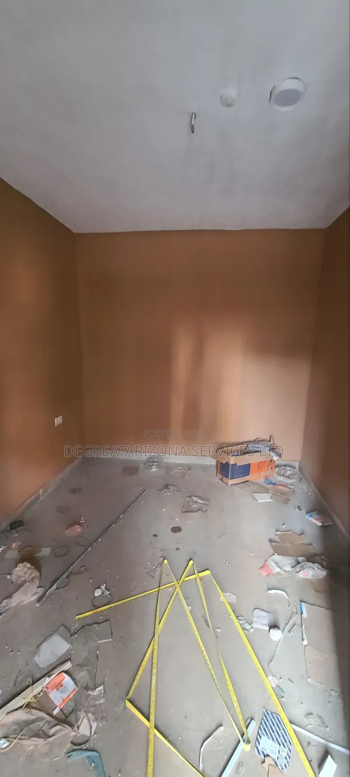 Shop for Rent in a Plaza