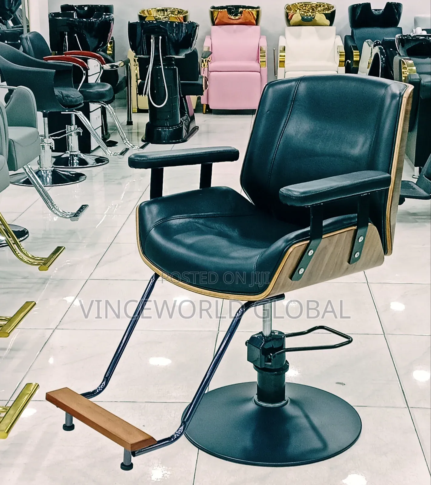 Unisex Salon Chair With Wooden Design