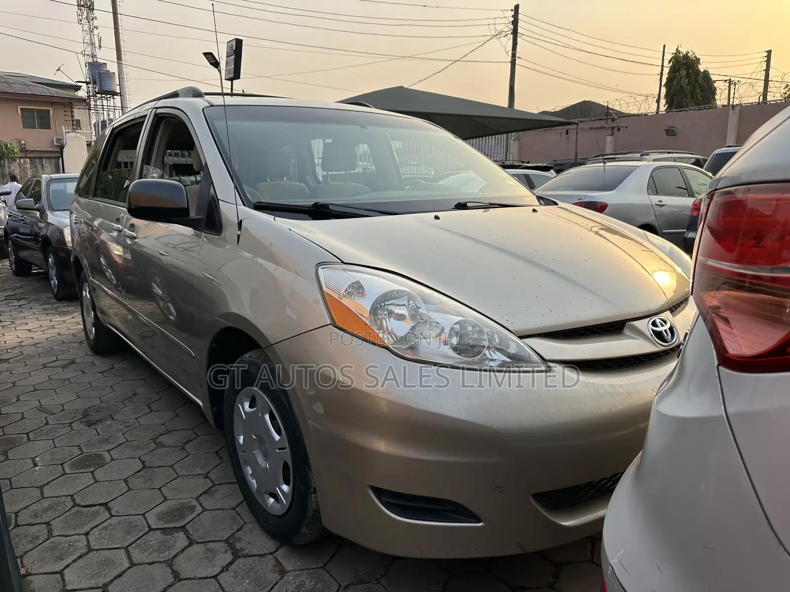 Toyota Sienna LE 2008 Gold