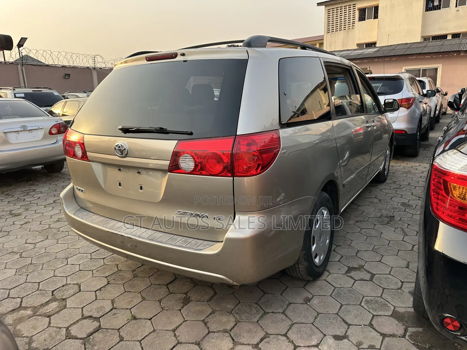 Toyota Sienna LE 2008 Gold