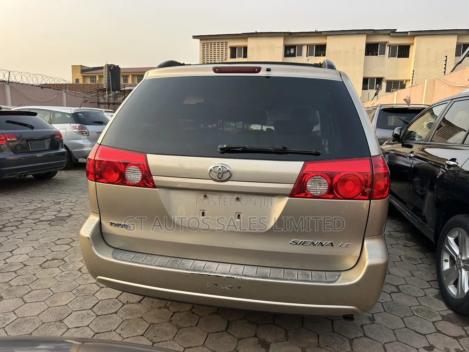 Toyota Sienna LE 2008 Gold