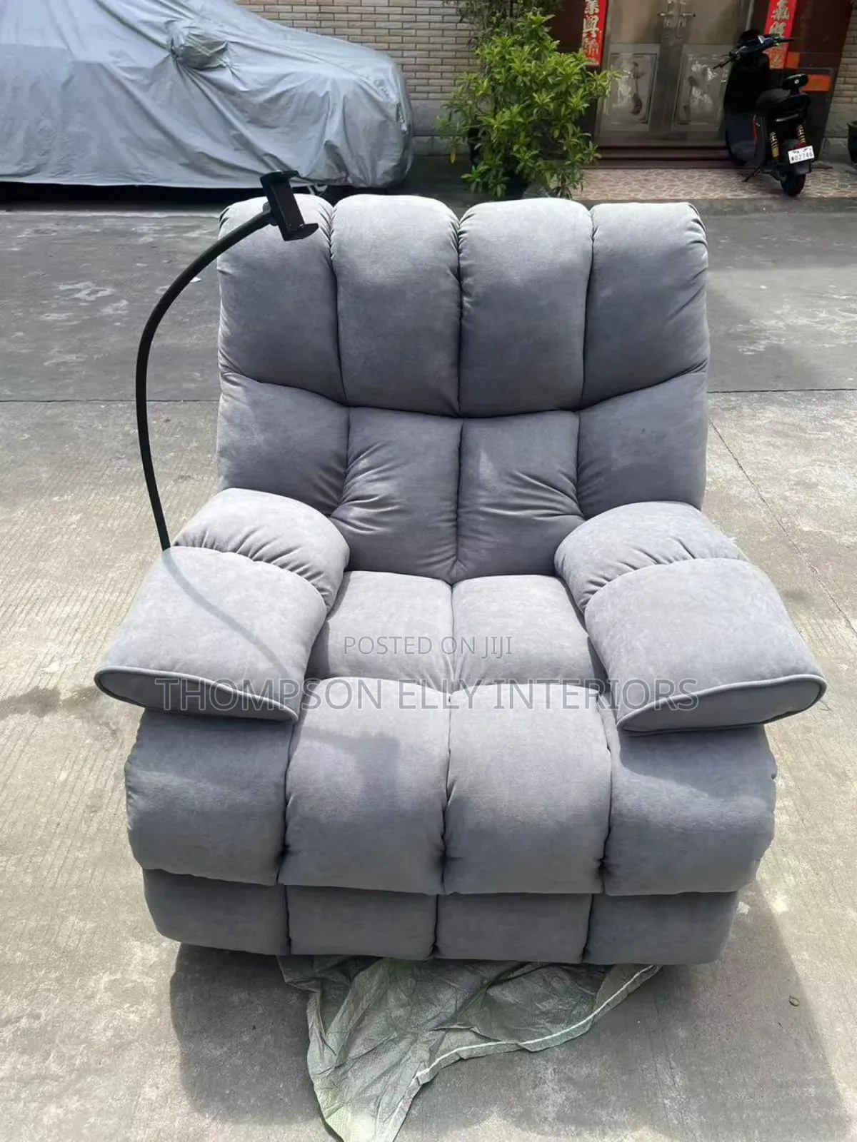 Comfortable Recliner Chair With Phone Holder