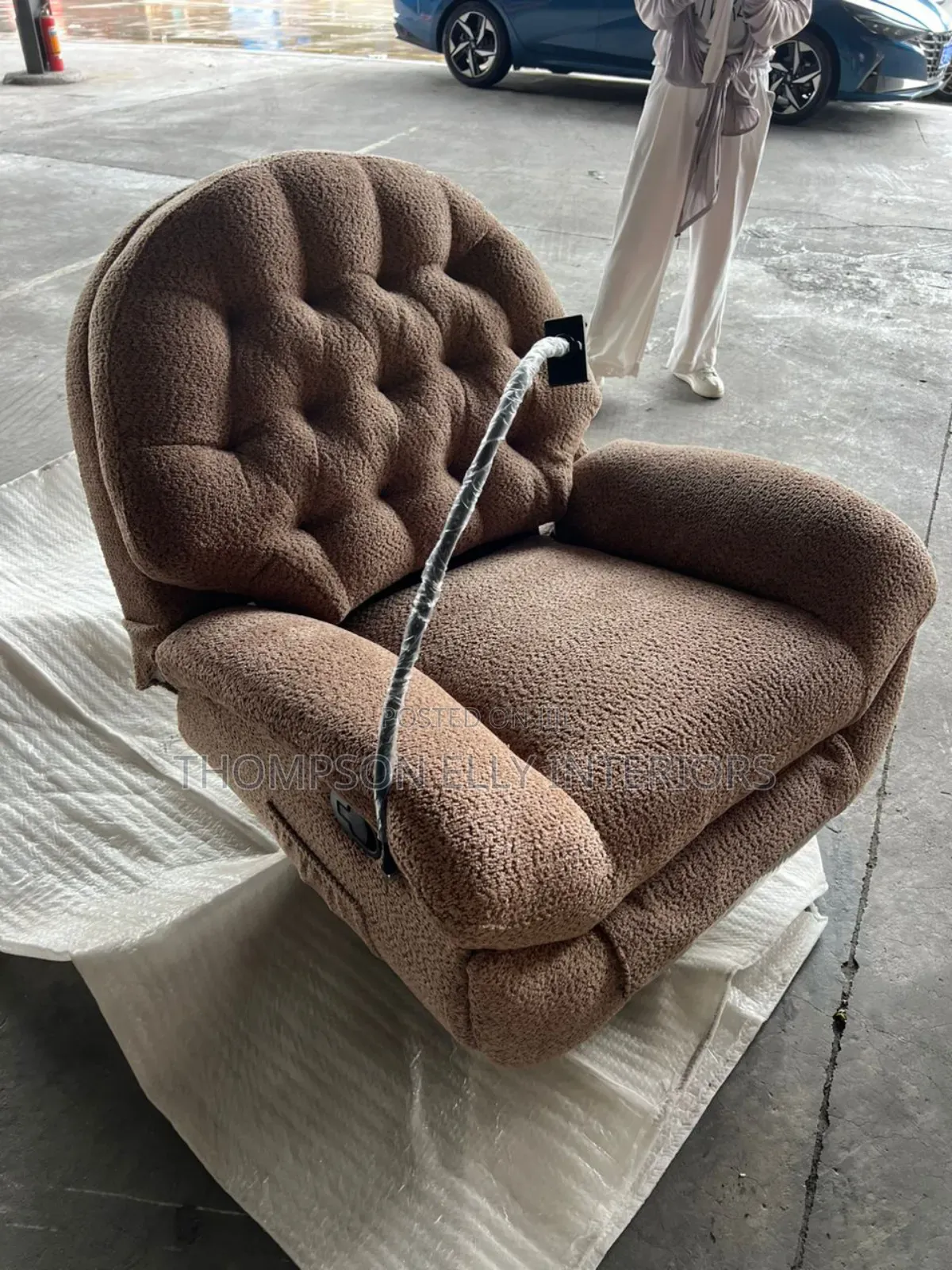 Comfortable Recliner Chair With Phone Holder
