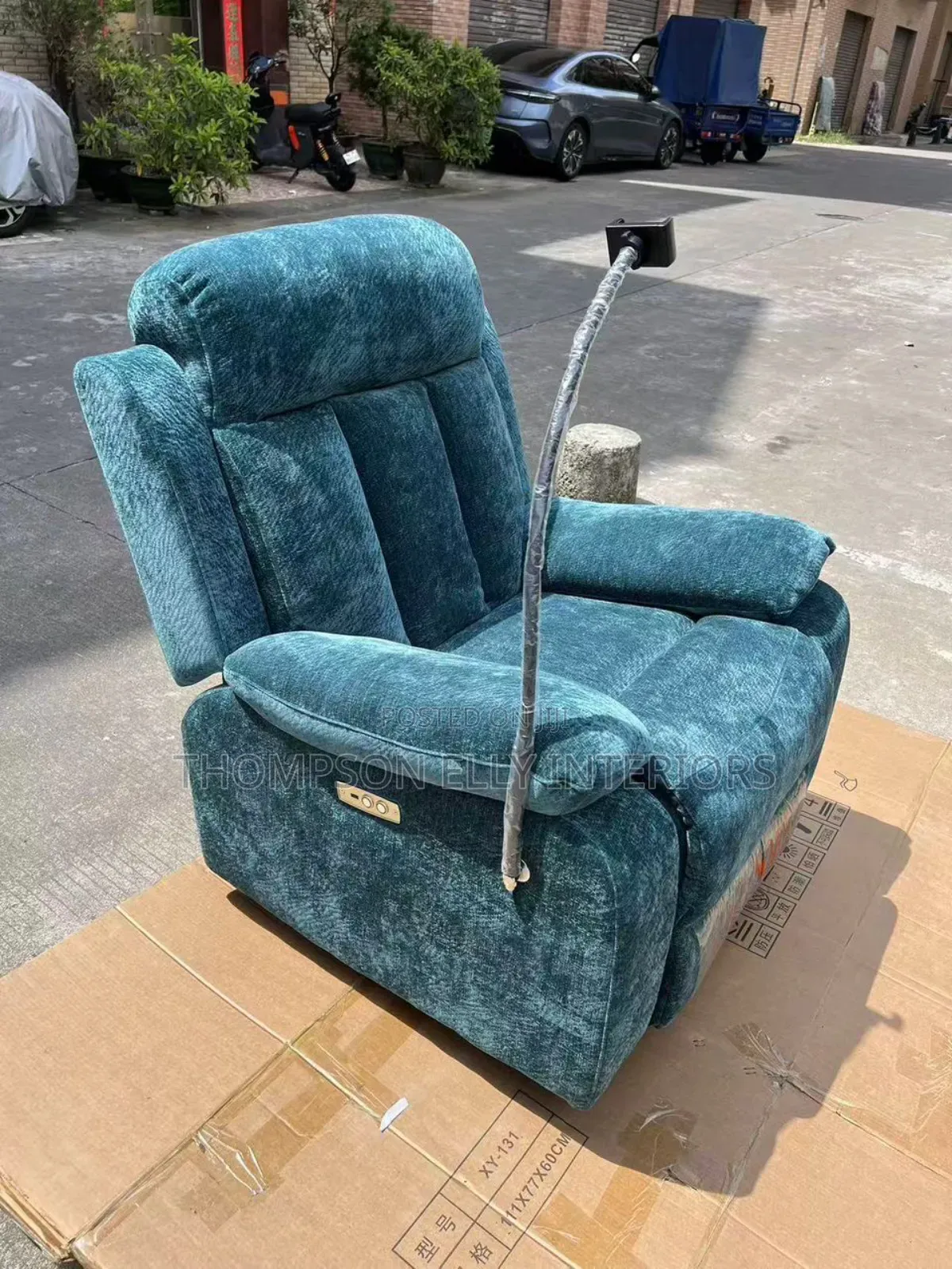 Comfortable Recliner Chair With Phone Holder