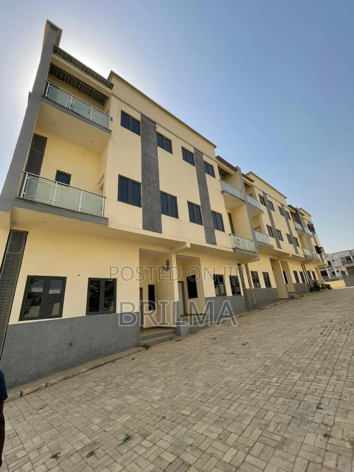 4bdrm Duplex in Life Camp for sale