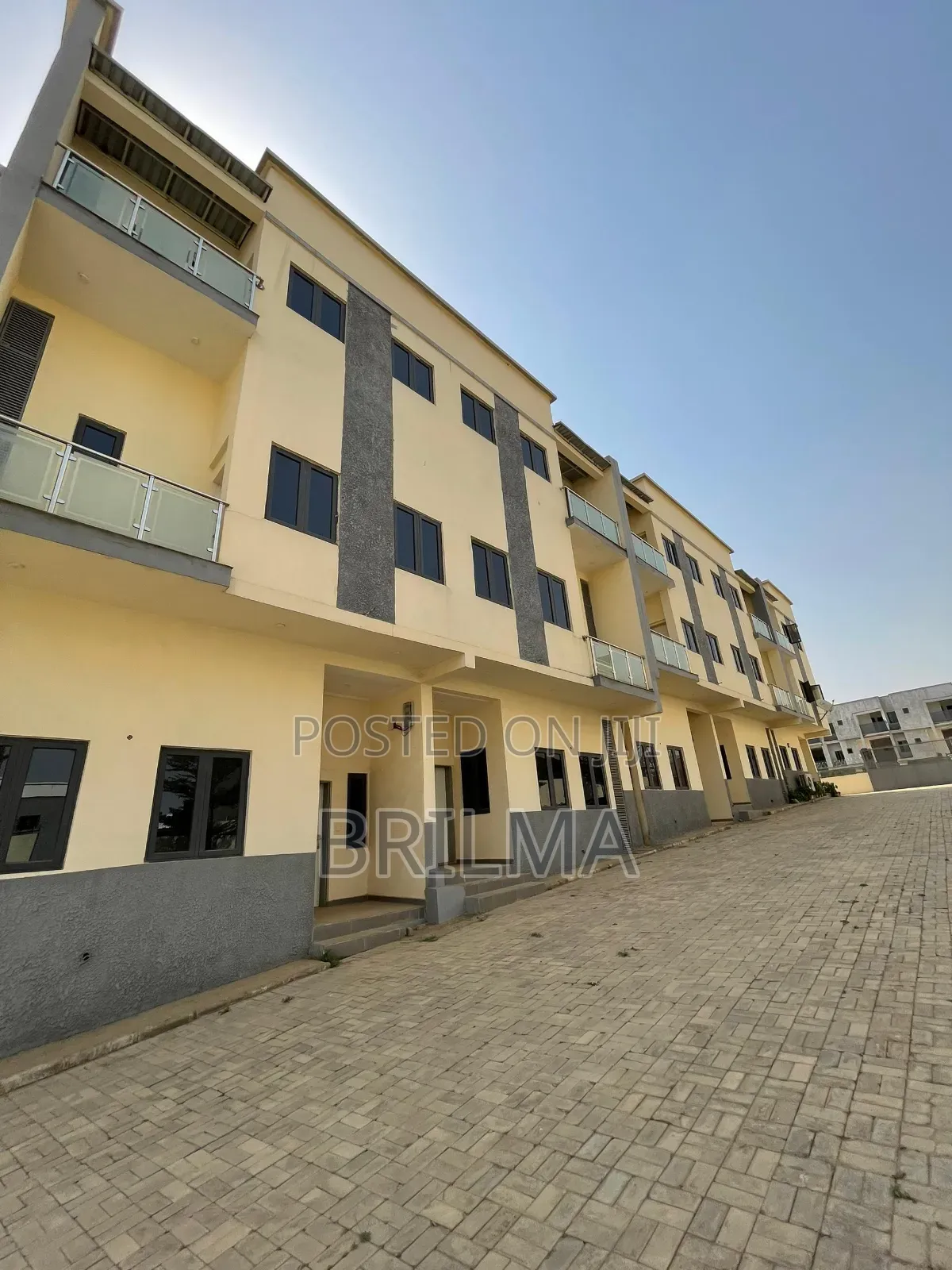 4bdrm Duplex in Life Camp for sale