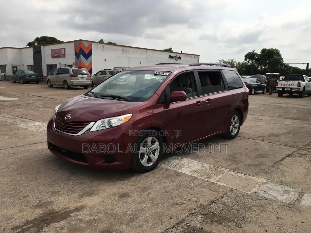 Toyota Sienna 2015 Red