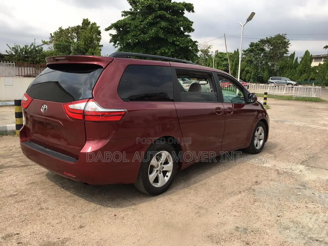 Toyota Sienna 2015 Red