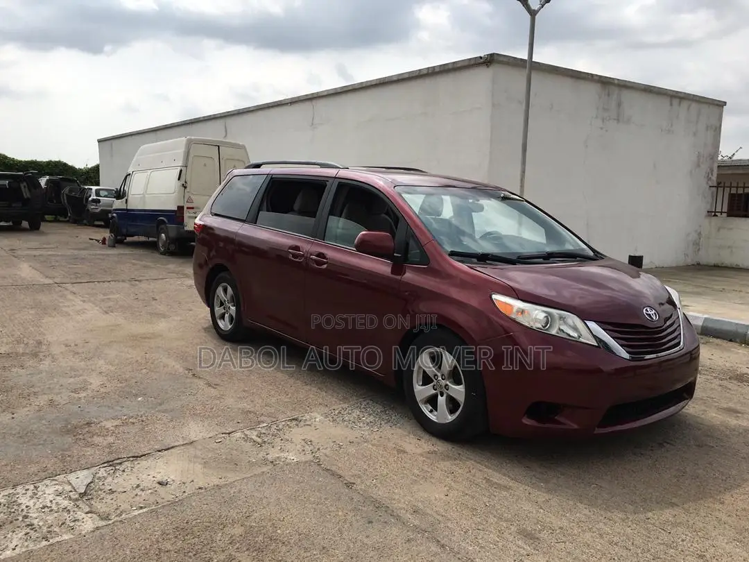 Toyota Sienna 2015 Red