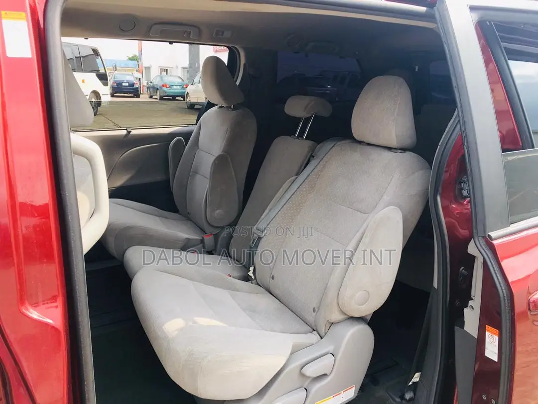 Toyota Sienna 2015 Red