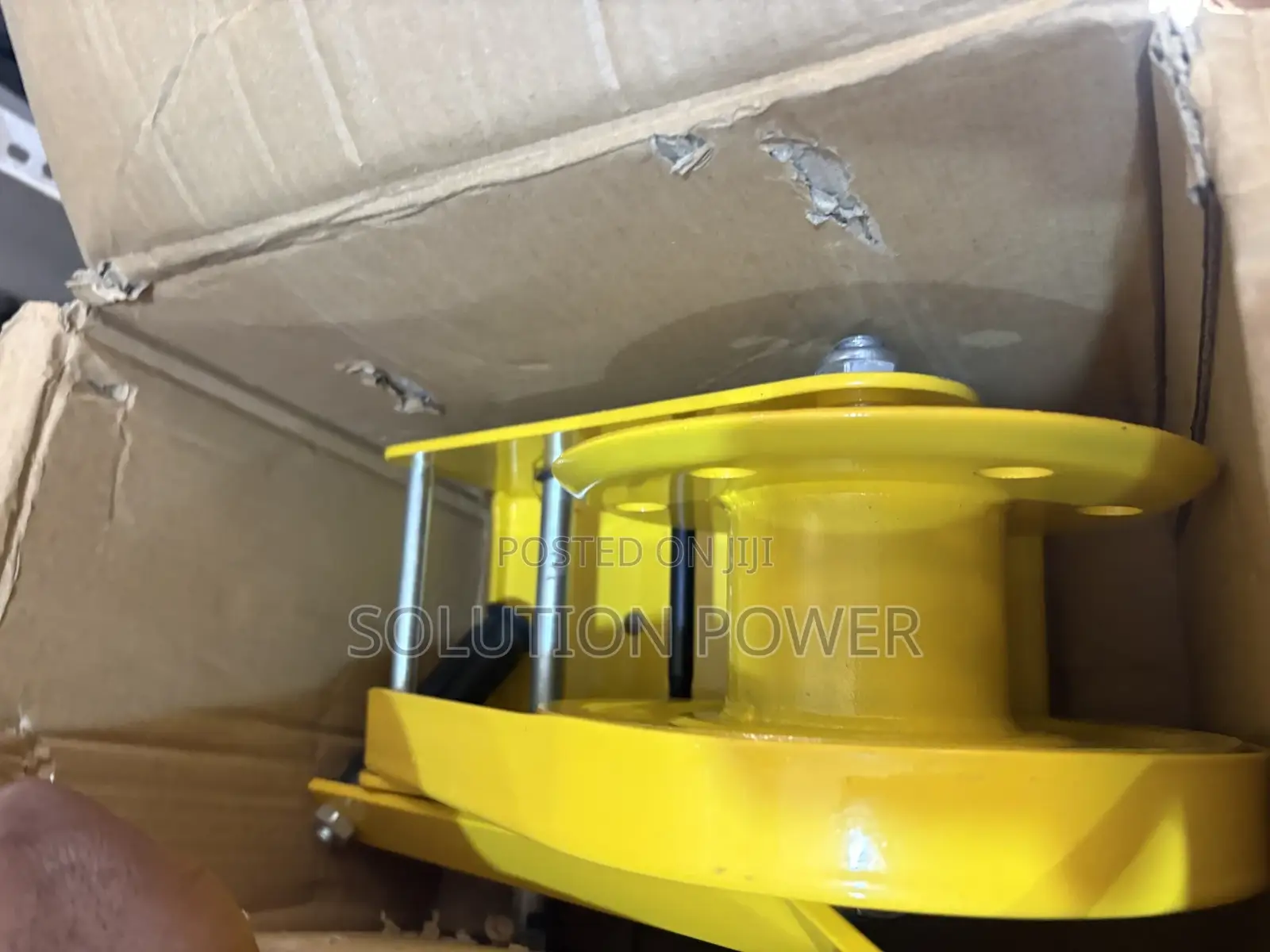 Heavy Duty 2600 LBS Hand Winch