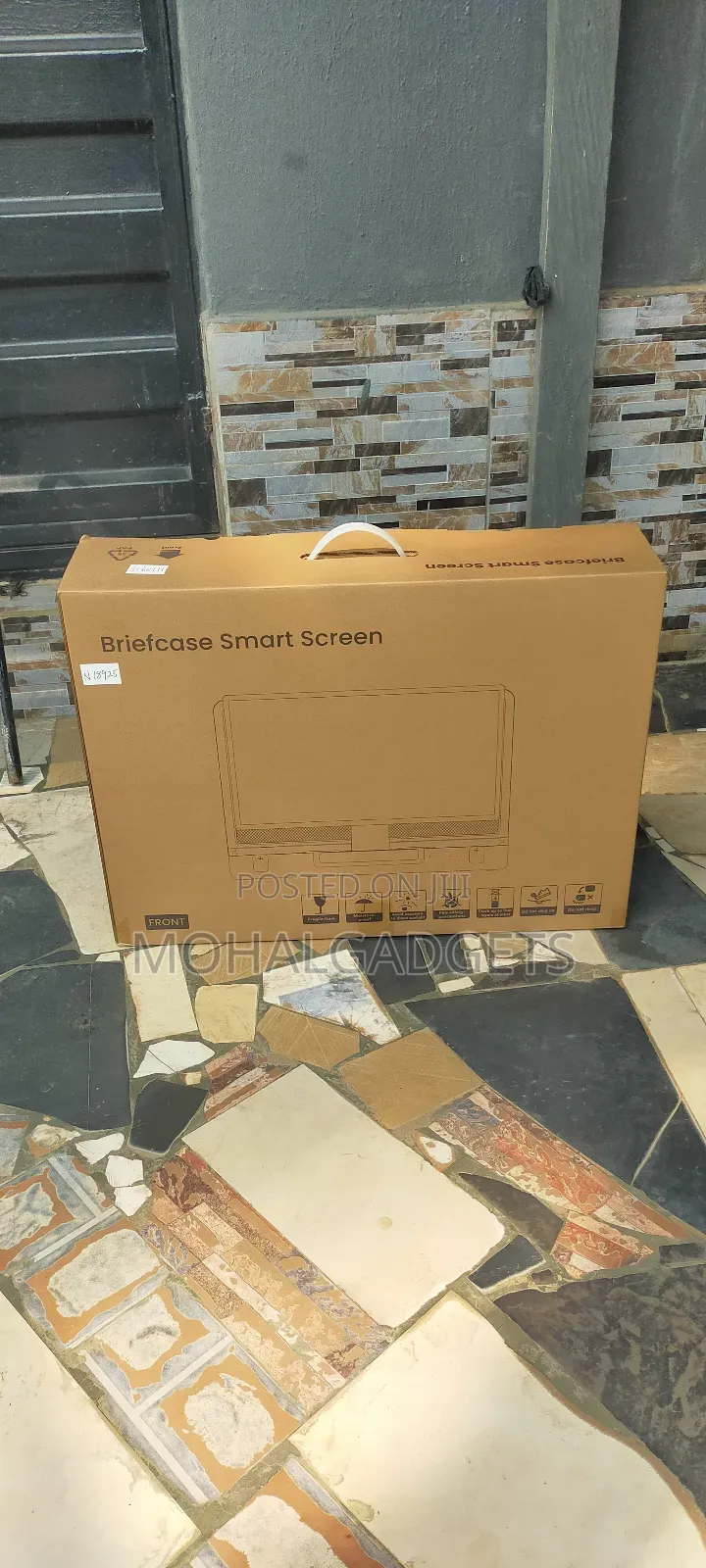 27" Briefcase Smart Android Screen( 128gb)