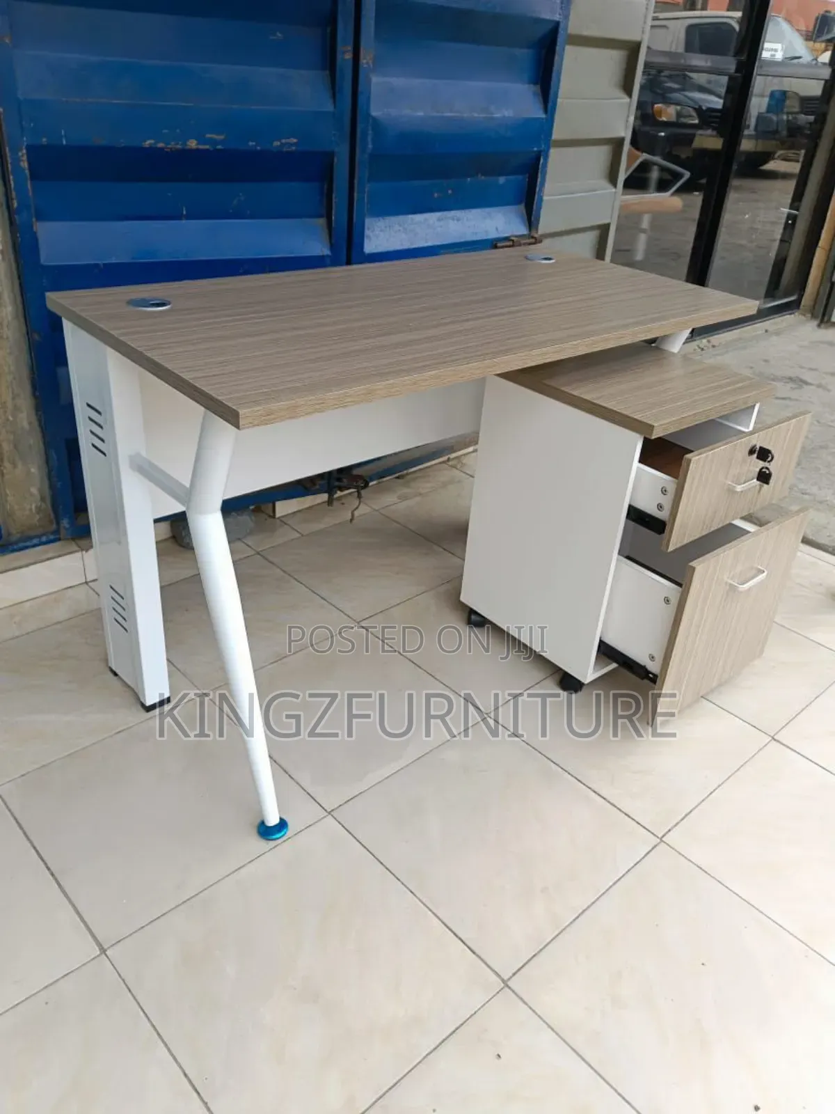 Modern Office Desk With an Integrated Three-Drawer