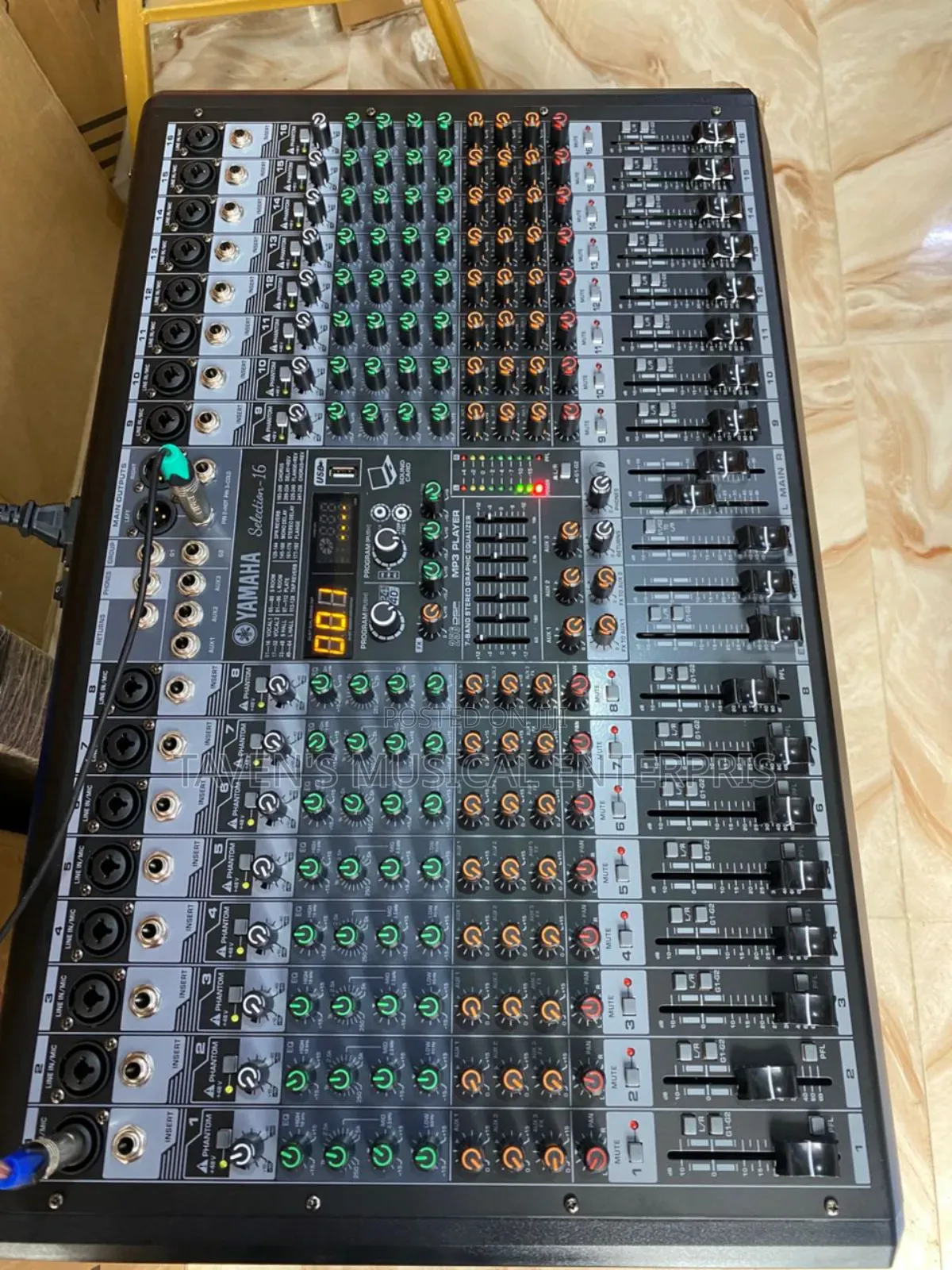 Yamaha 16 Channel Professional Audio Mixer