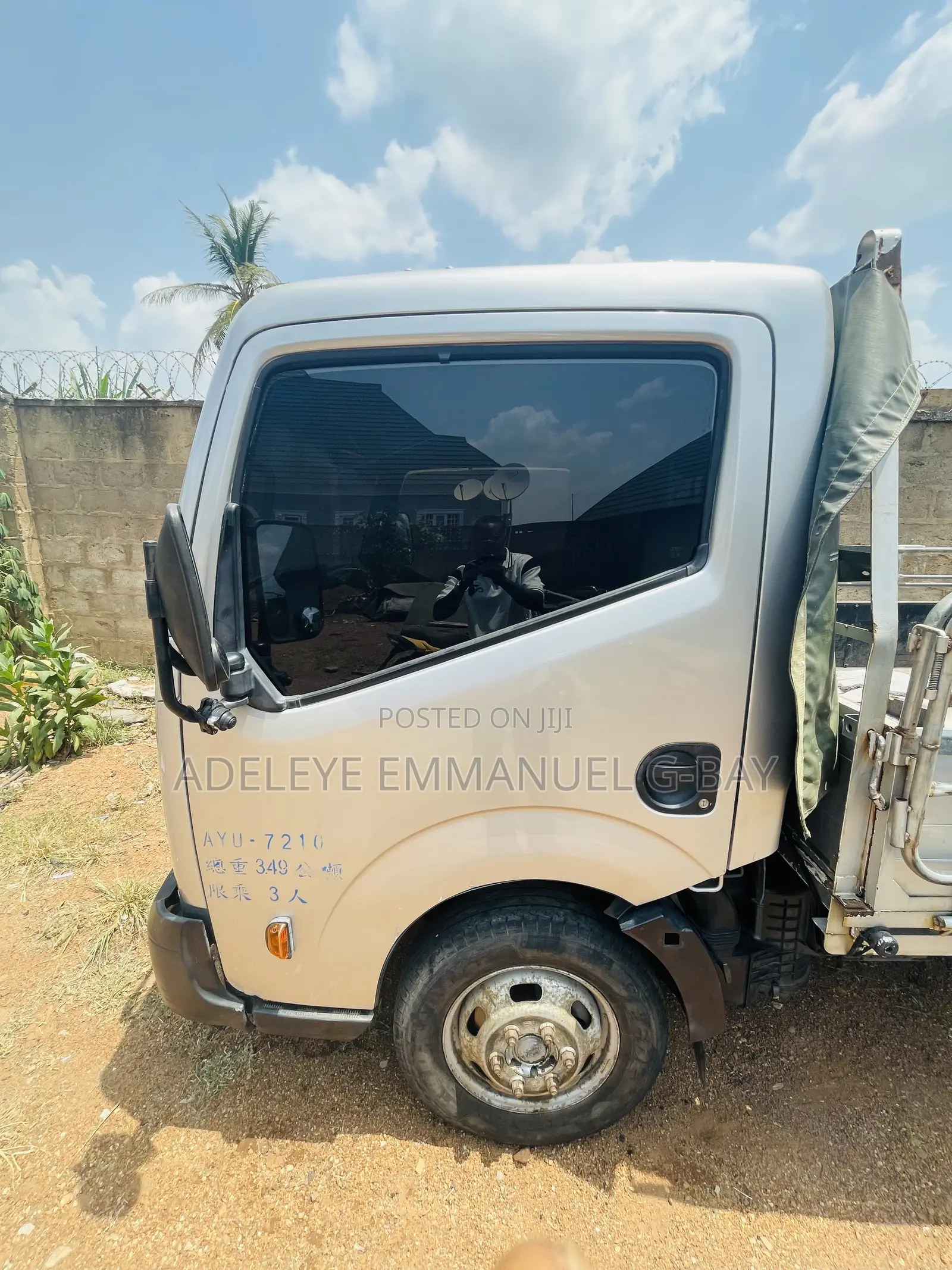 2012 Very Clean Foreign Used Nissan Cabster