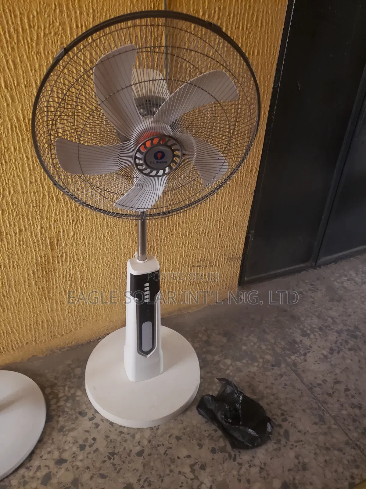 16" Z.L Shidai Solar Standing Fan. It Has Panel, Battery Storage.