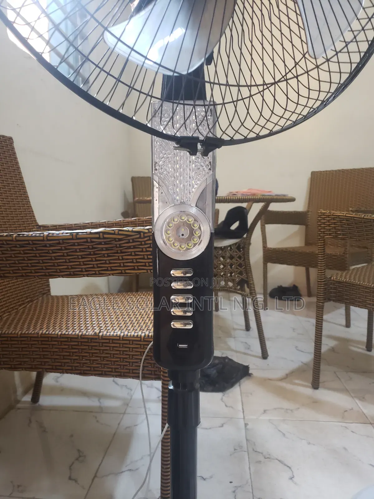 16" Dowzibo Solar Standing Fan. It Comes Panel and Battery Storage.