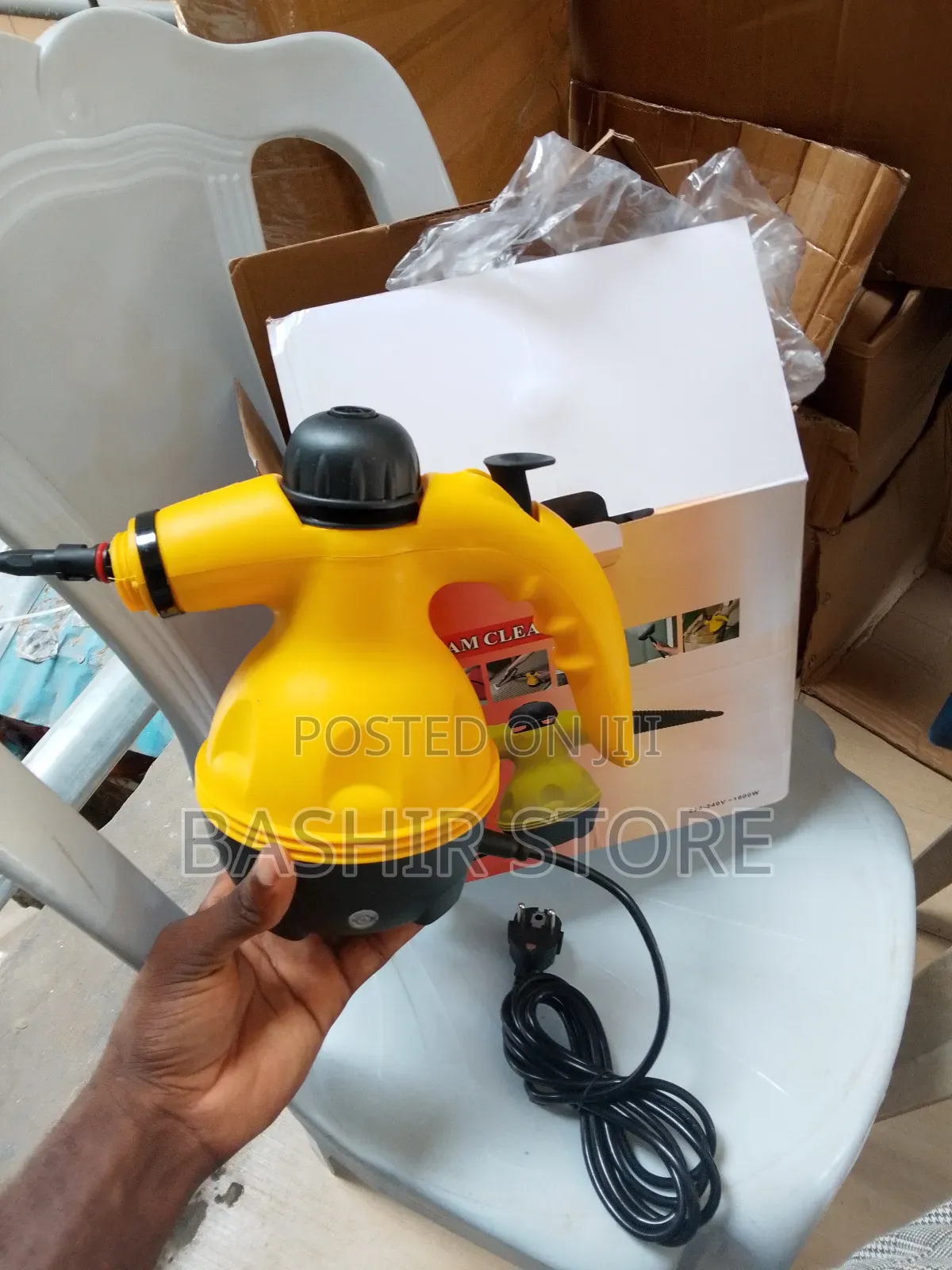 1000w Handheld Steam Cleaner Used for Versatile Cleaning Tasks.
