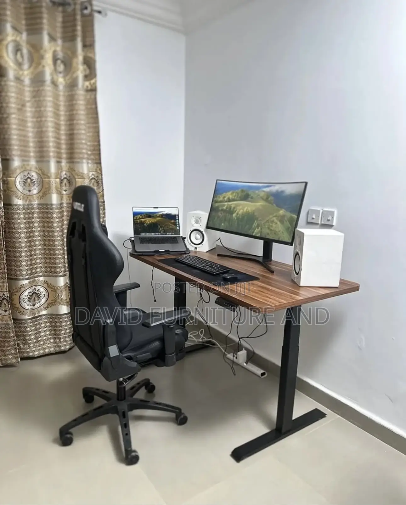 Amazing Game Chair With Electric Adjustable Table