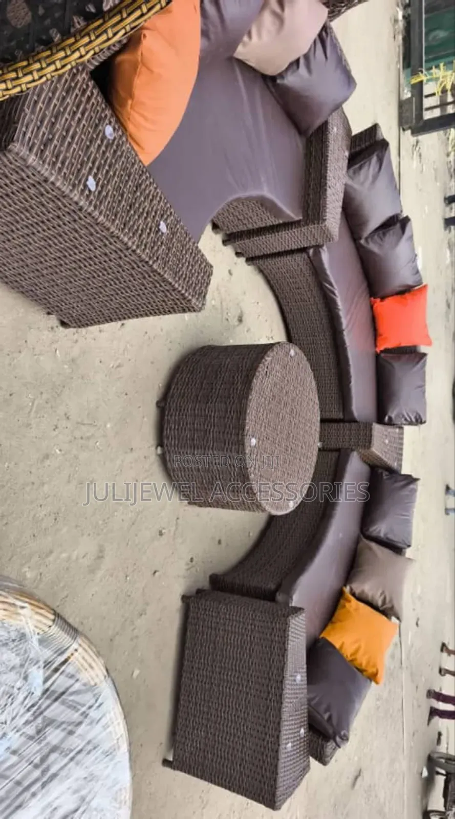 Executive 9 Seater Round Outdoor Chair Set With Table.
