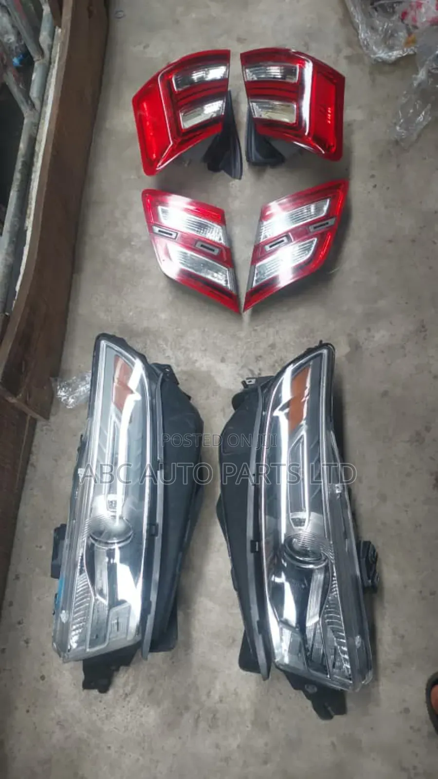 Ford Taurus 2013 Complete Headlight and Back Light