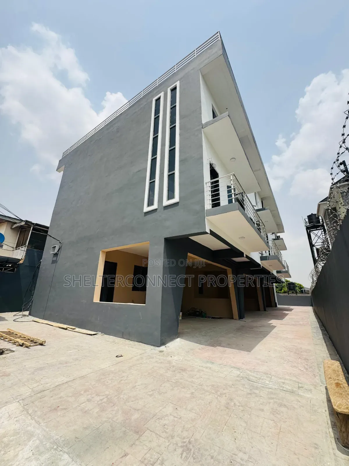 4bdrm Duplex in Anthony Village for sale