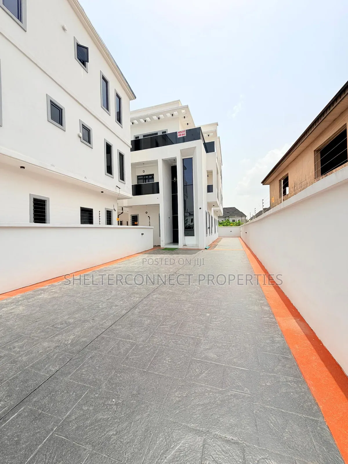 6bdrm Duplex in Kosofe / Kosofe for sale