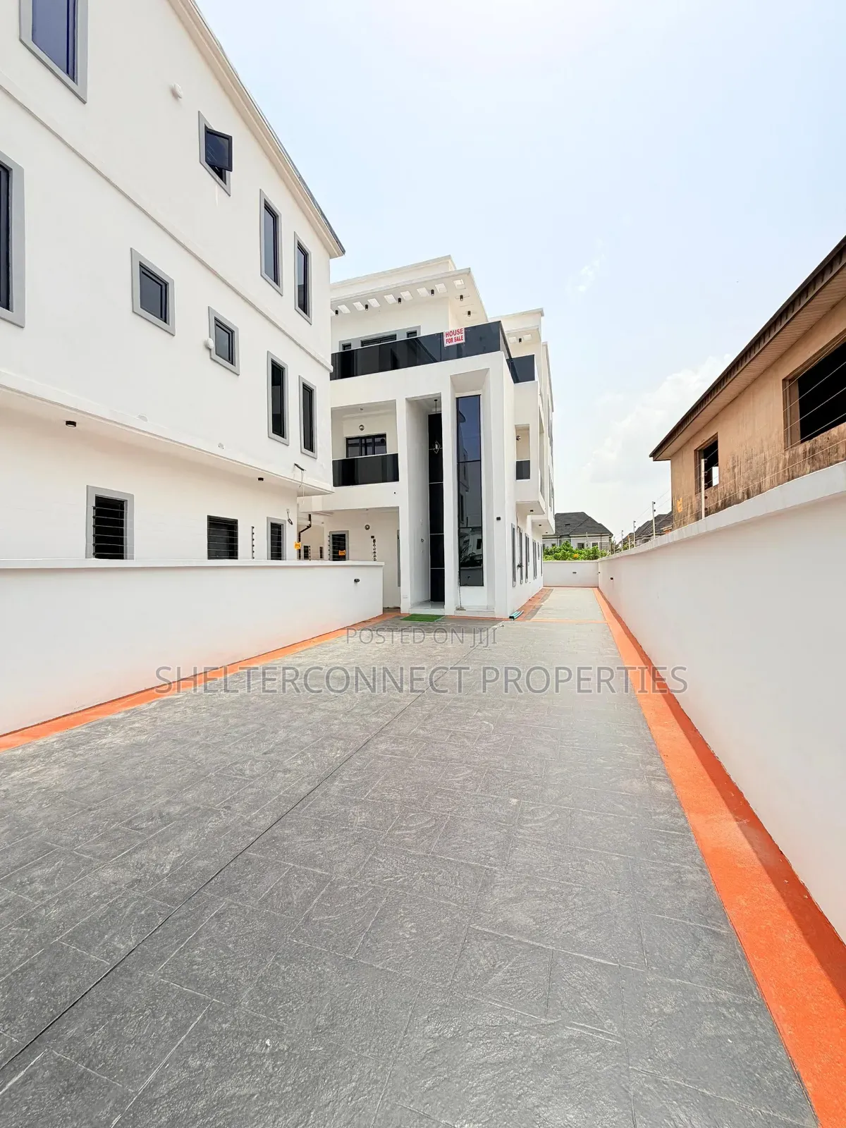 6bdrm Duplex in Kosofe / Kosofe for sale