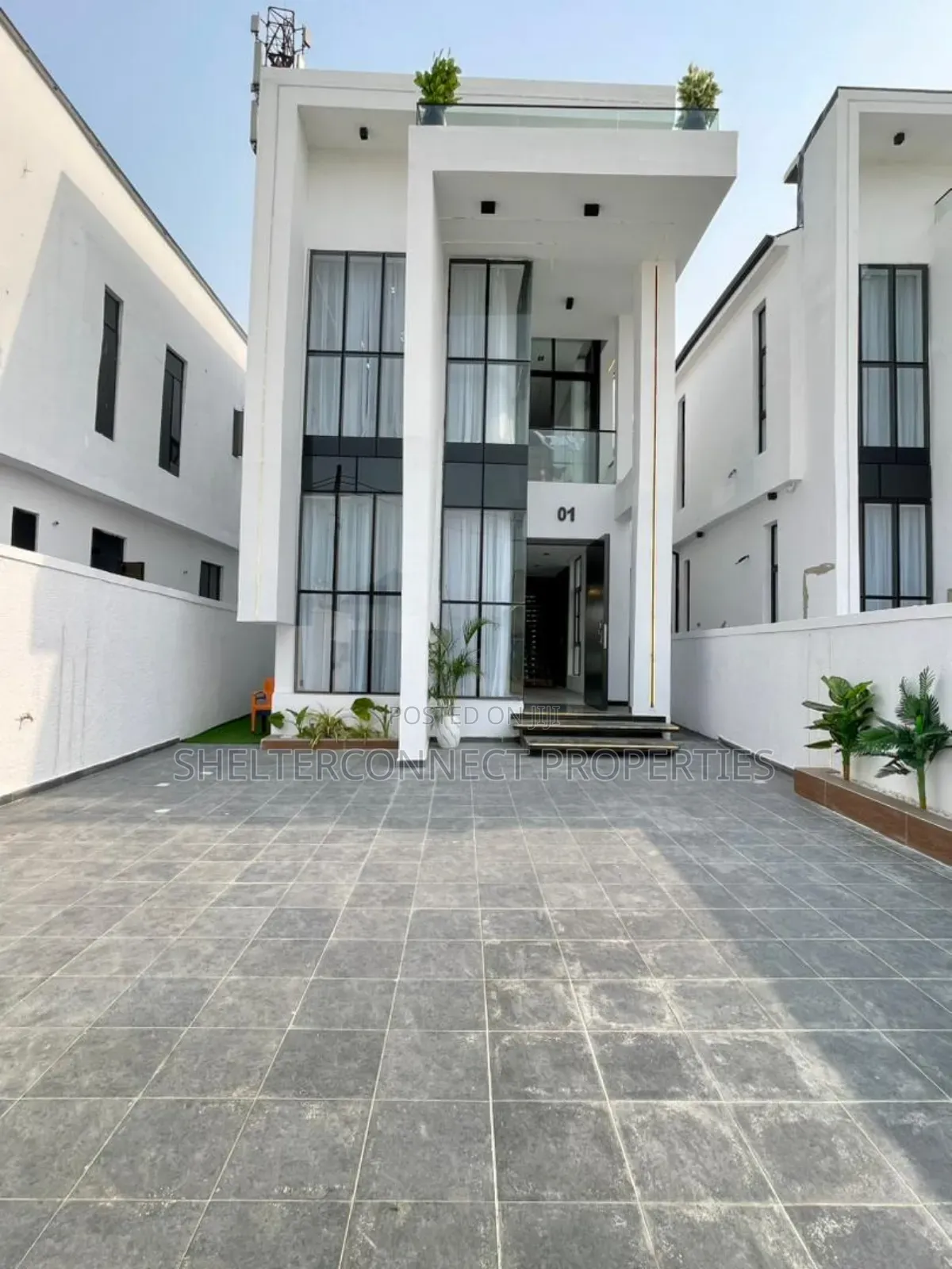 5bdrm Duplex in Ikota for sale