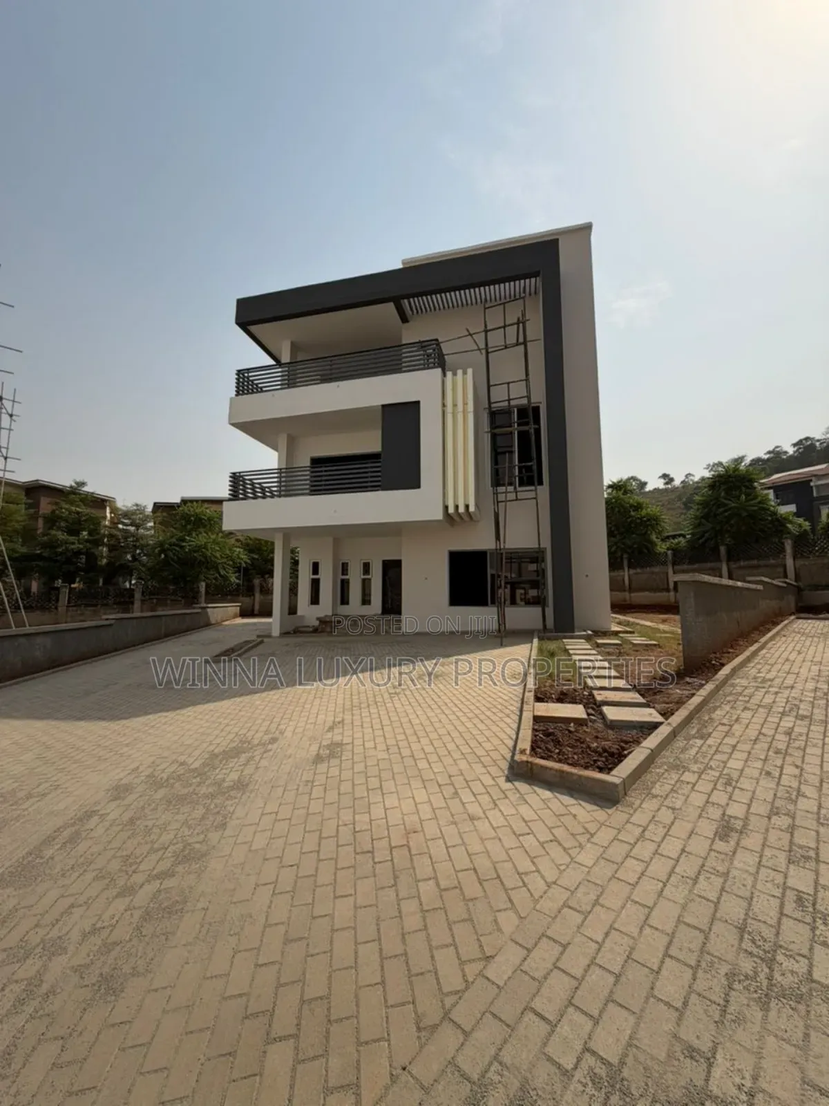 5bdrm Duplex in Kado for sale